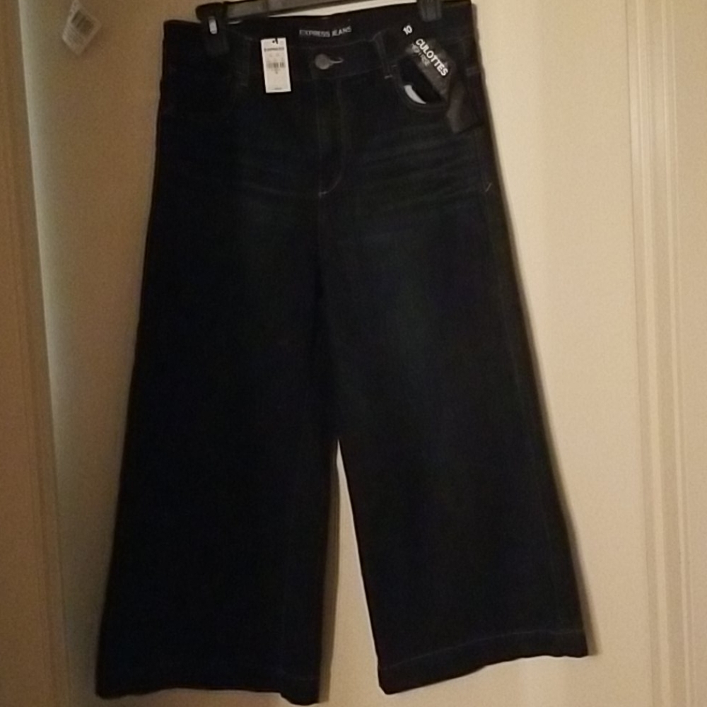 NWT Express High Rise Capris